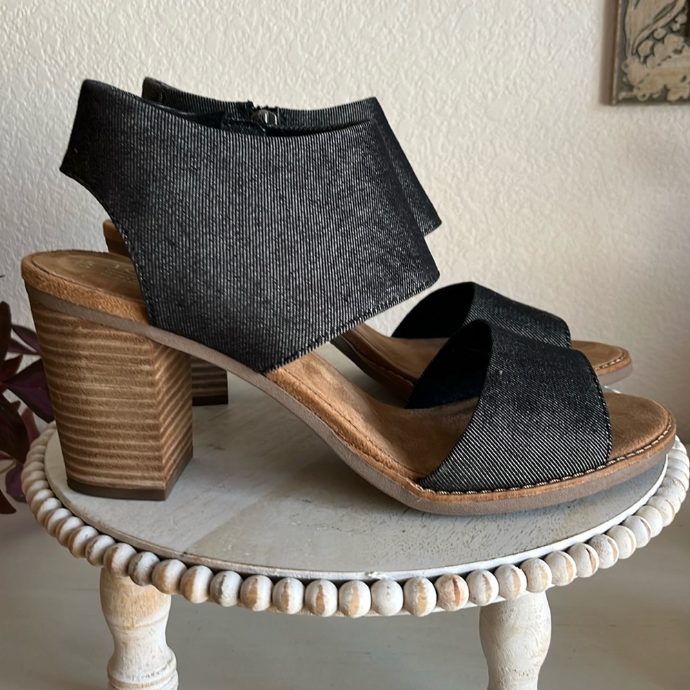 TOM'S Majorca Cutout Dark denim upper ankle open toe heel new size 11